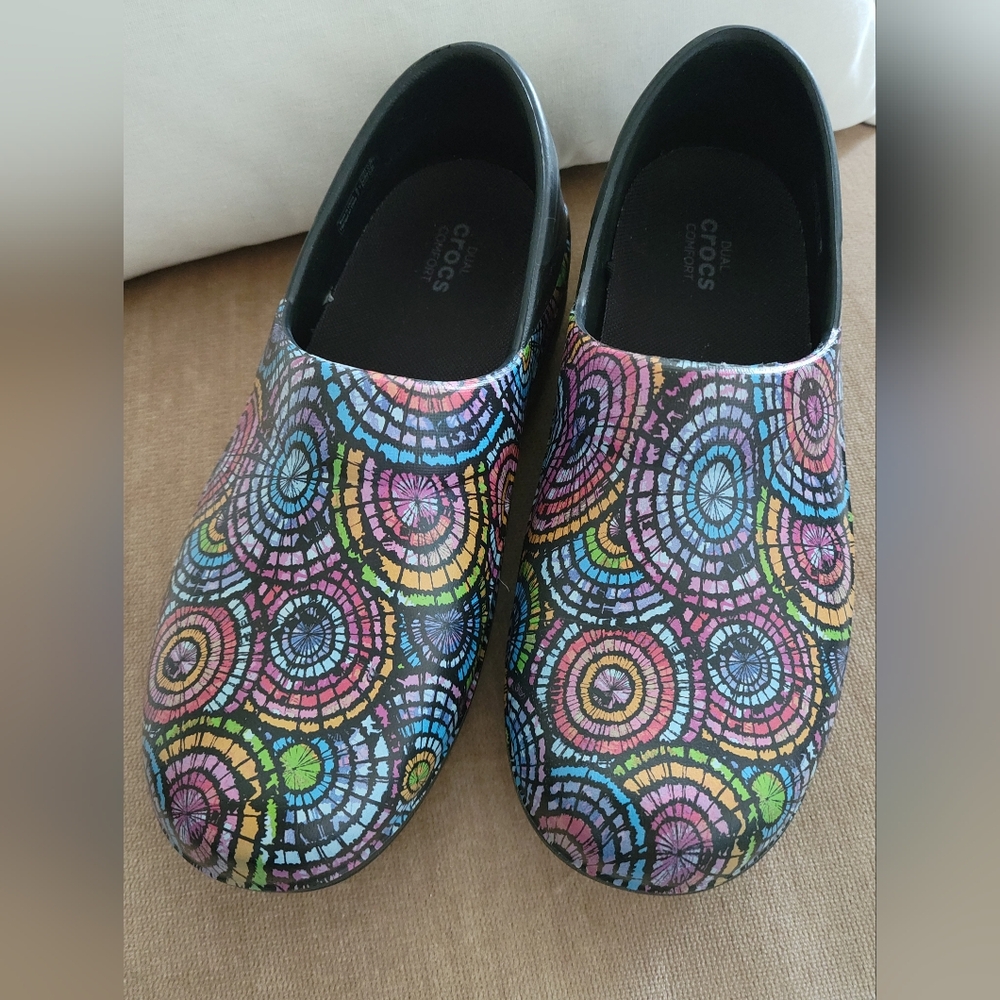 Crocs ON THE CLOCK Work W SZ 7  Geometric Multicolor Clogs Mules